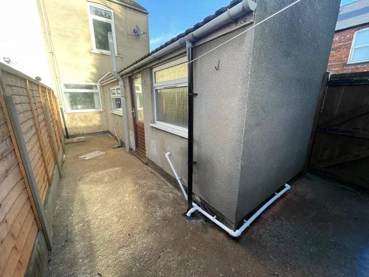 Homely 2 Bed Terraced House // Aug 2026 - Image 9